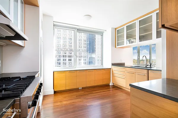 Sold by Sotheby's International Realty | media 3