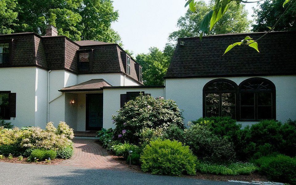 1st image of 50 Woodlawn Ave