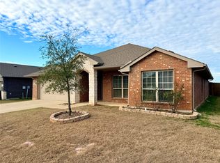 140 Creek Meadow Dr, Mabank, TX 75147