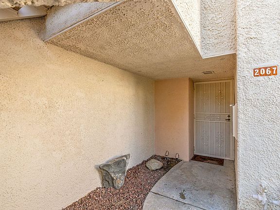 4th image of 2067 E Colombard Dr