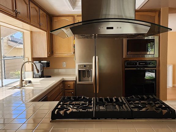 4th image of 1046 Park Circle Dr