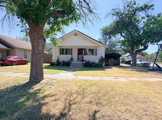 802 Denver Ave, Dalhart, TX 79022