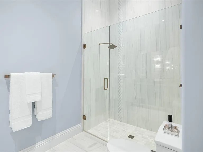 10331 Los Feliz Dr — Photo 49