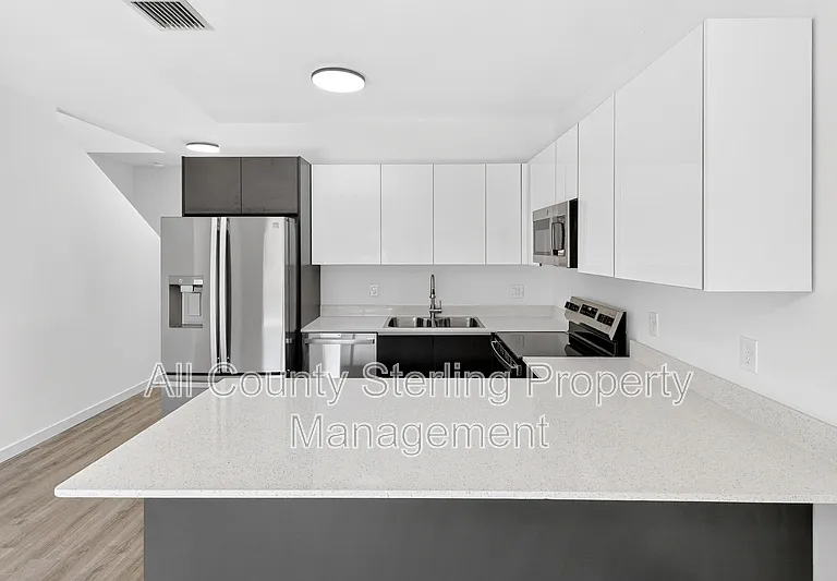 1611 NW 29th Rd #3 — Photo 3