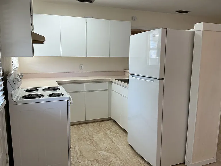 109 Eastway Dr — Photo 5