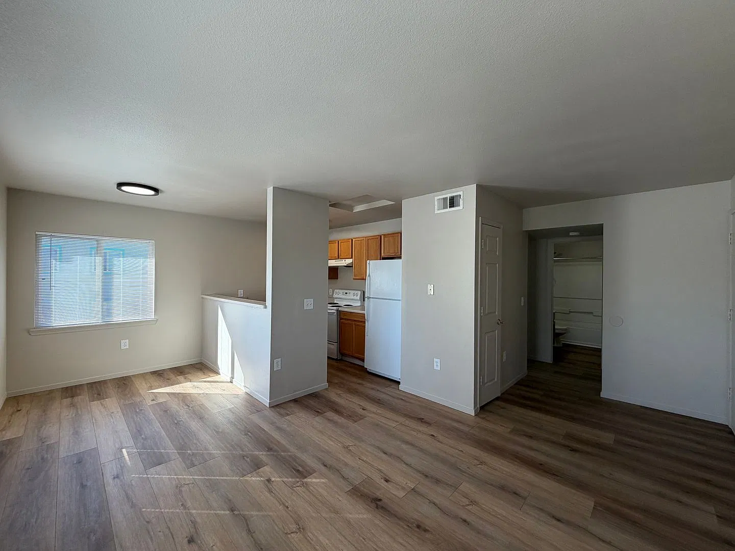 Bramwell - 430 Willow Way — Photo 2