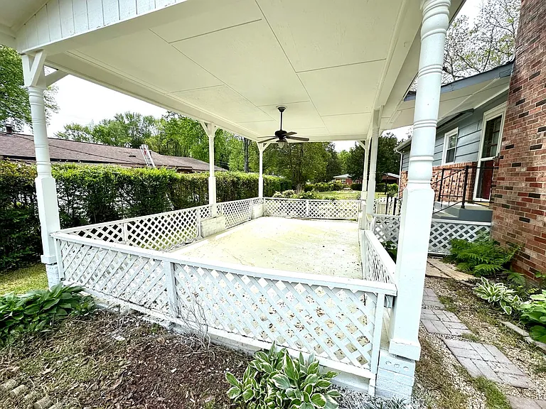 1003 Robinhood Ln — Photo 16