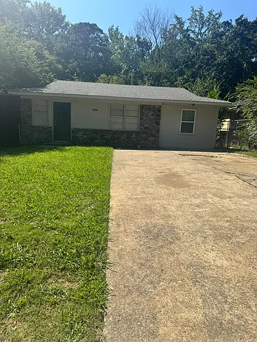 3004 Walker St Photo 1