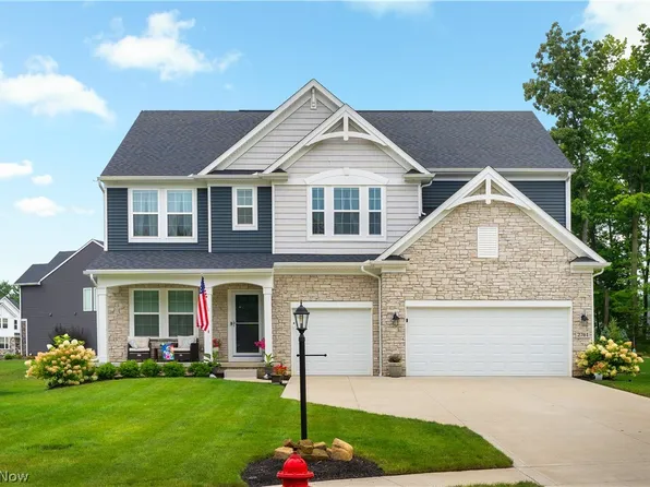 2761 Weeping Pine Dr, Medina, OH 44256