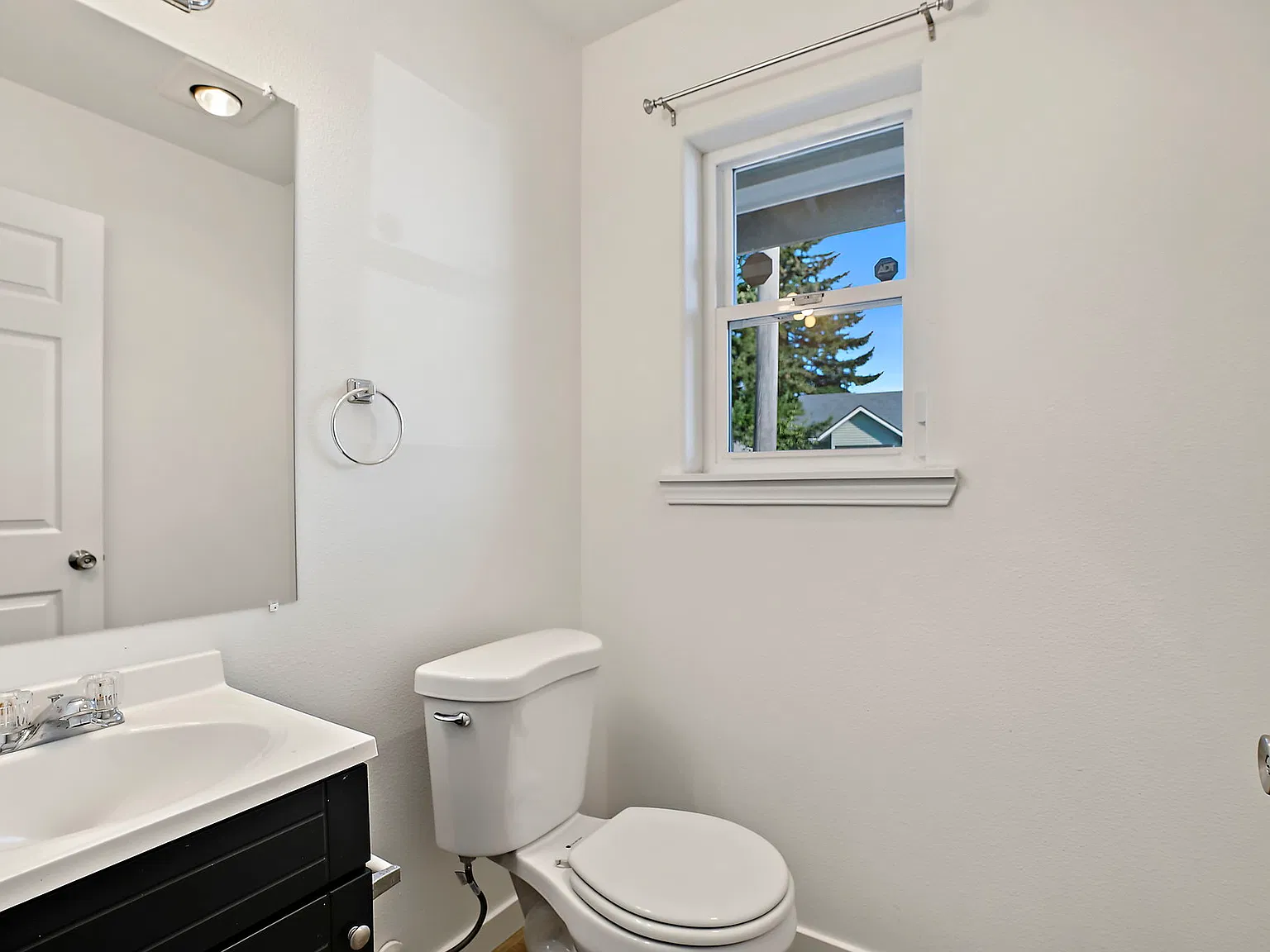 3 bed, 2.5 bath, 1280 sqft, $2,150 — Photo 4