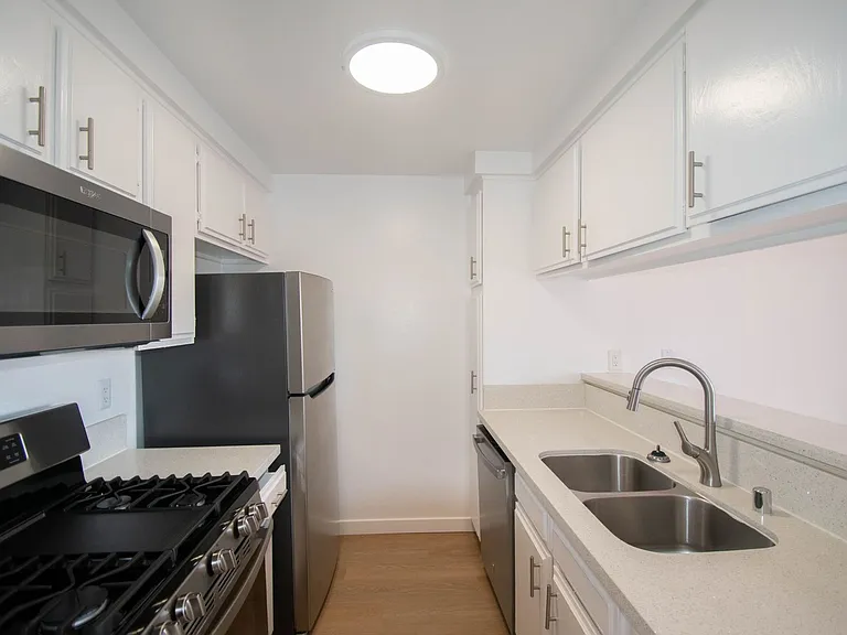 15520 Foothill Blvd — Photo 7