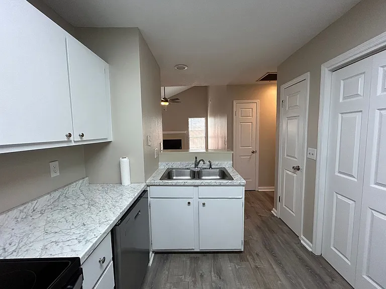 923 E Estates Blvd #E-5 — Photo 5