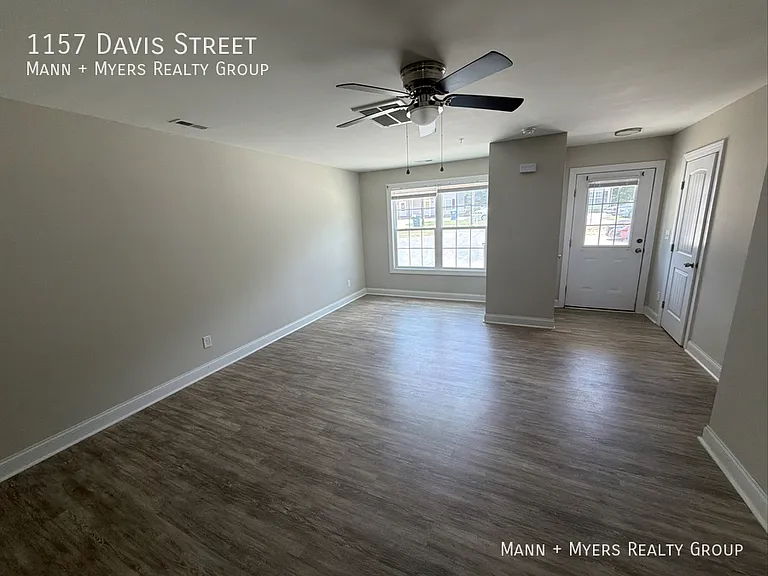 1157 Davis St — Photo 2