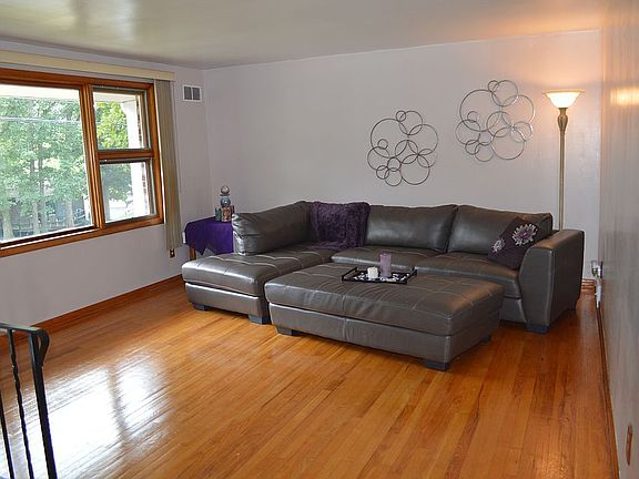 3rd image of 505 Greenwood Drive Ext
