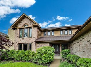 450 Newtown Dr, Buffalo Grove, IL 60089