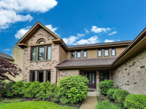 450 Newtown Dr, Buffalo Grove, IL 60089