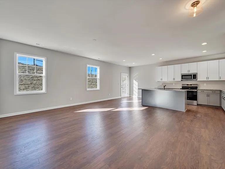 7401 Kings Pointe Dr — Photo 5