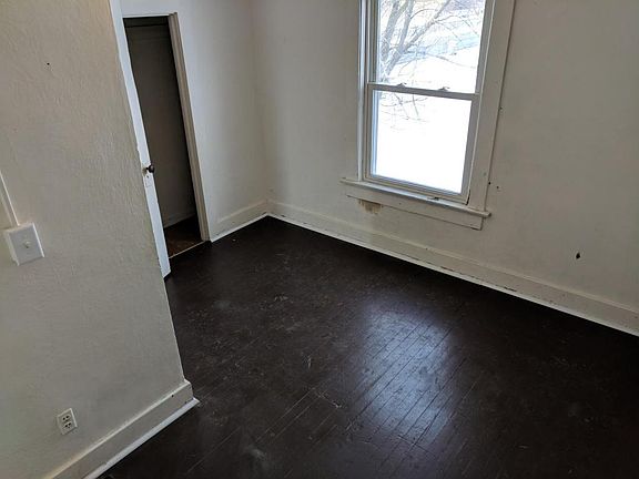 3rd image of 505 E Vine St
