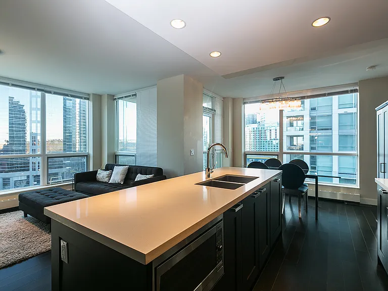 222 Riverfront Ave SW #917 — Photo 2