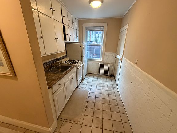 3rd image of 26 Chiswick Rd APT 12