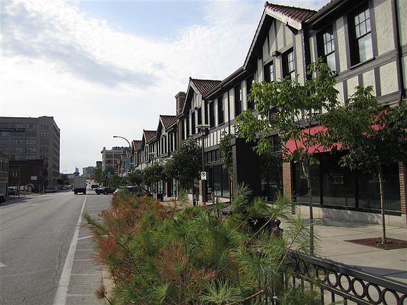 2nd image of 1920 Lucas Ave