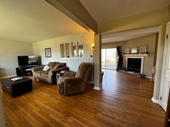 4th image of 305 Pebblecreek Dr