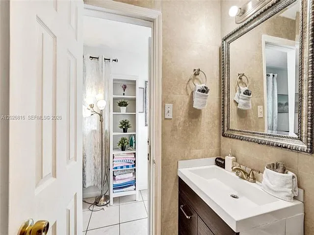 712 SW 7th Ter — Photo 10