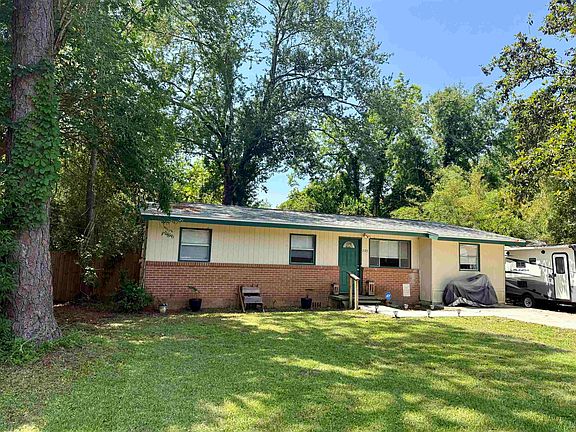 3rd image of 2105 Belle Vue Way