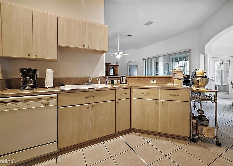 1st image of 20635R Queen Alexandra Dr