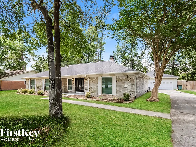 26715 Westwood Dr — Photo 2