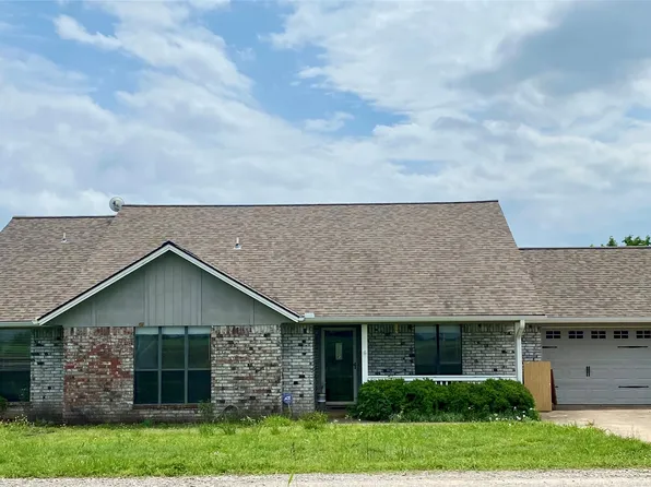 218 County Road 2992, Windom, TX 75492