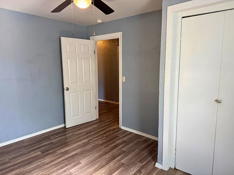 808 E Bank St — Photo 13