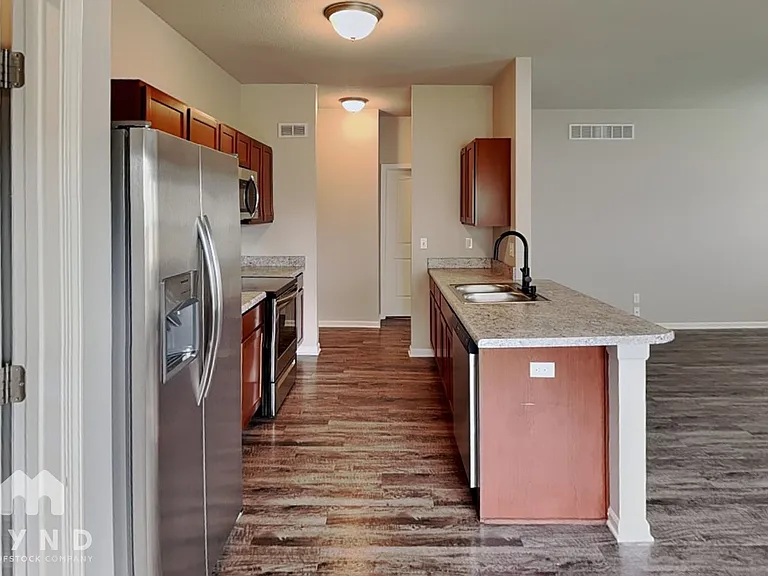 742 S Cypress St — Photo 7
