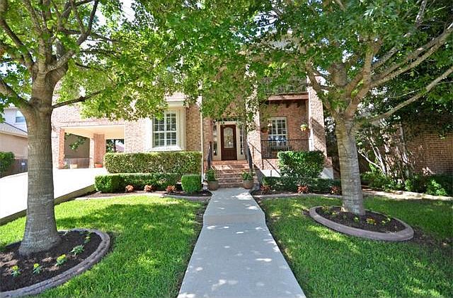 1st image of 3988 Lord Byron Cir