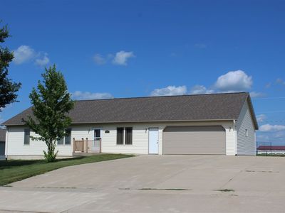1004 Pleasant Dr, Parkersburg, IA, 50665