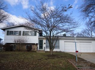 2 Trinity Ln, Florissant, MO 63031