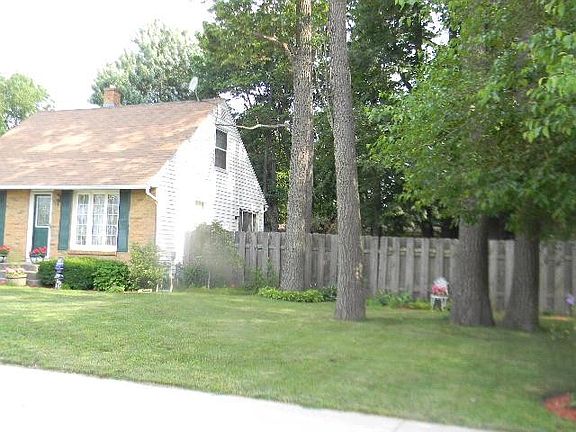 2nd image of 187 E 40th St