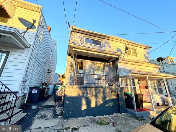 61 N Railroad Ave, Frackville, PA 17931