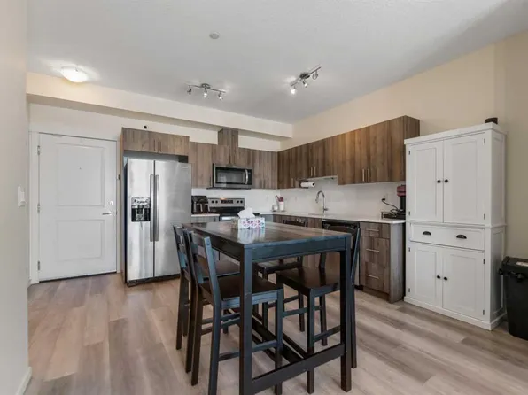 15 N Sage Meadows Lndg NW #4215, Calgary, AB T3P 1E5