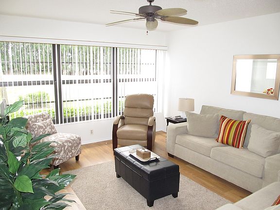 3rd image of 13 Plantation Dr APT 102