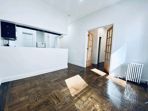 3rd image of 210 W 80th St #2R