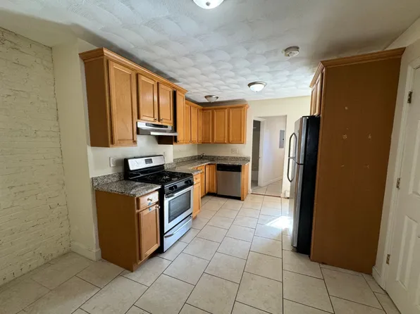 25 Chelsea St, Boston, MA