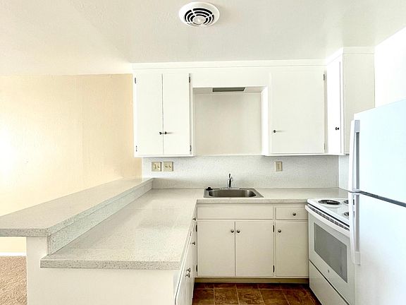 light. bright open plan kitchen