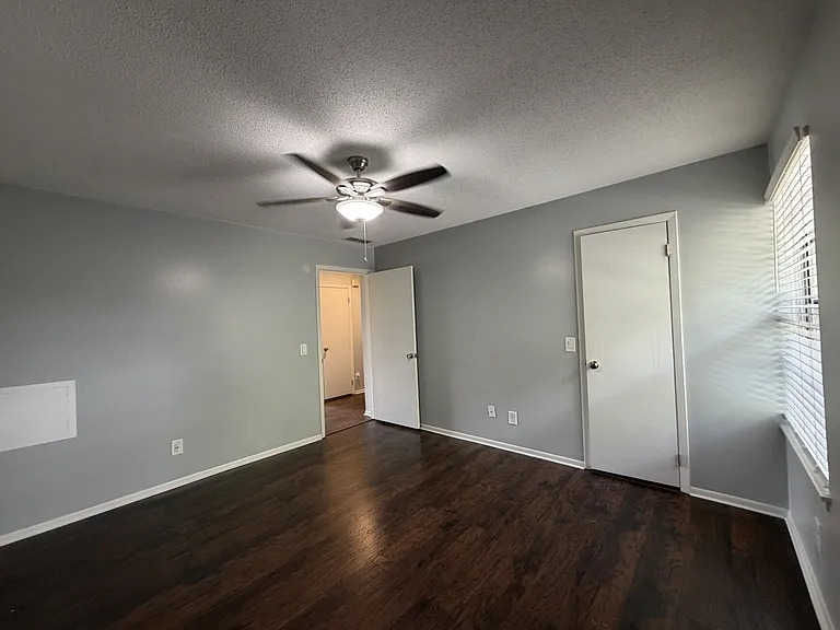 901 Olmstead Dr — Photo 10