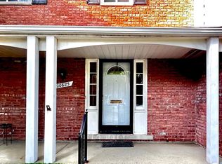 20625 Williamsburg Ct, Harper Woods, MI 48225