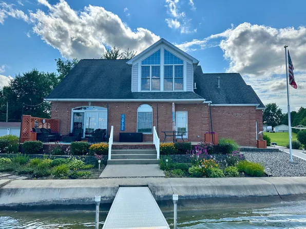 125 Lakeside Dr, Quincy, MI 49082