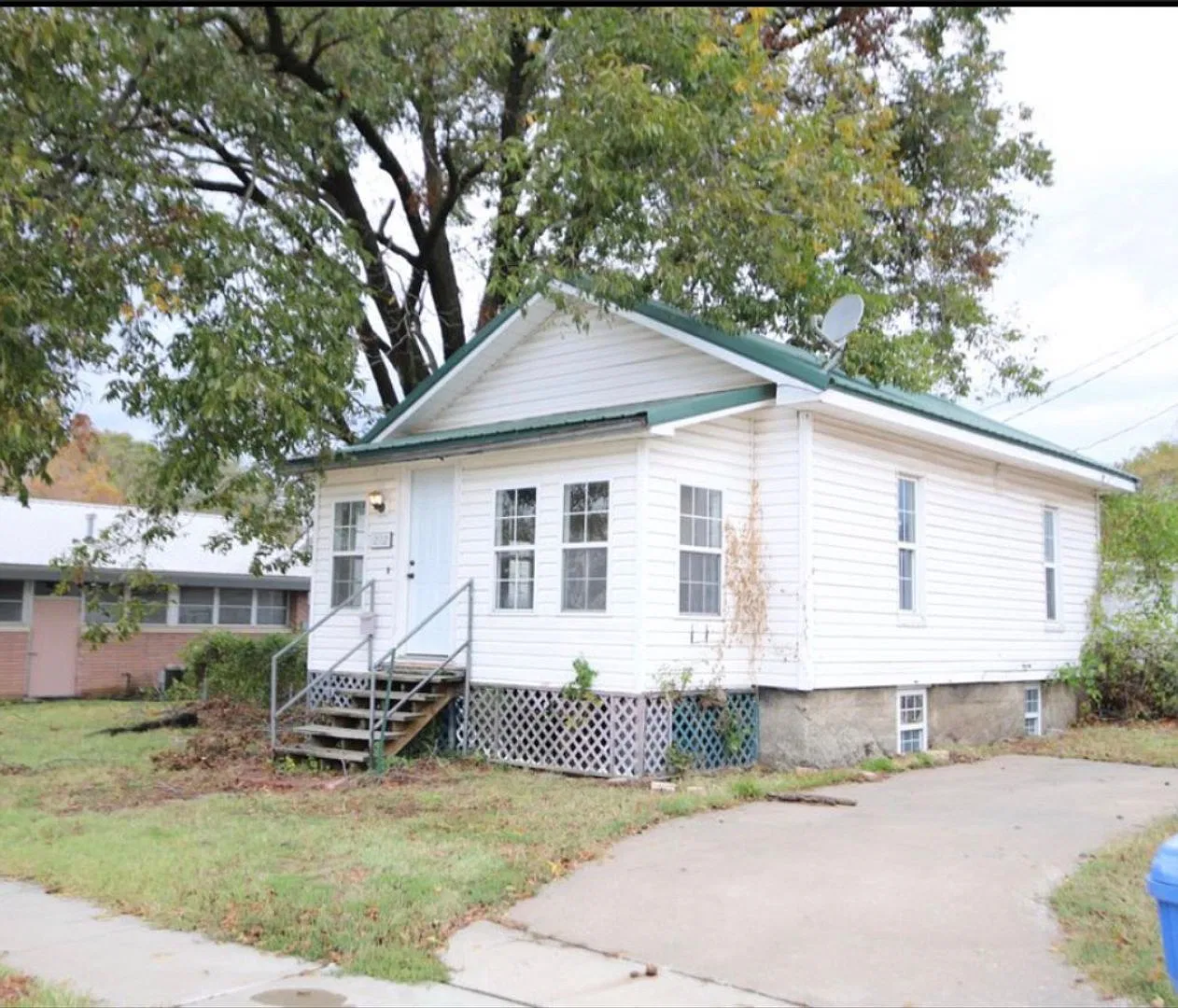 212 W Central Miami, OK — Photo 1