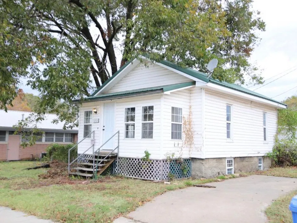 212 W Central Ave