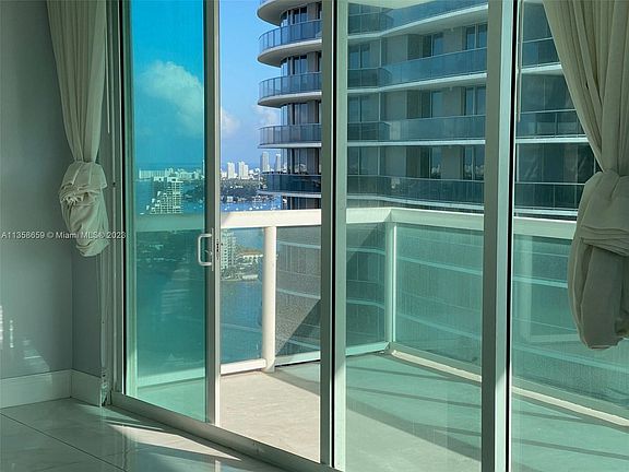 4th image of 1800 N Bayshore Dr APT 3615
