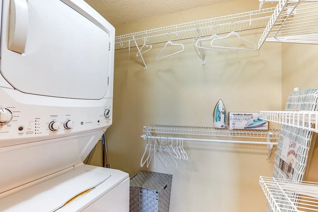 2 bed, 919 sqft, $3,000 — Photo 3